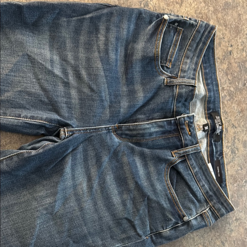 JustFab Dark Wash Capri Fit Jeans